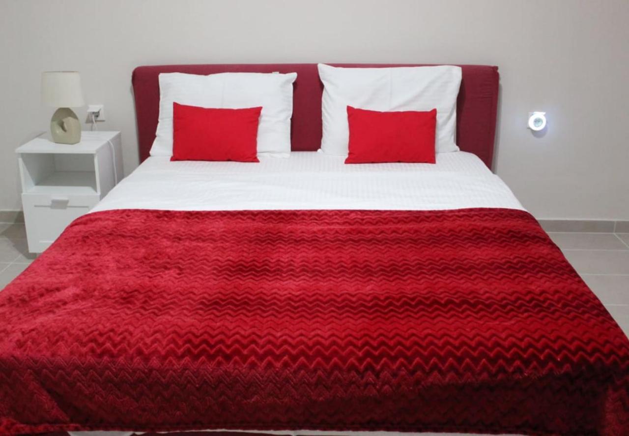 Zoe Apartments Толон Экстерьер фото